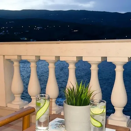 Boutique B&B Sea Views & Breakfast - Suite 1 Ándros
