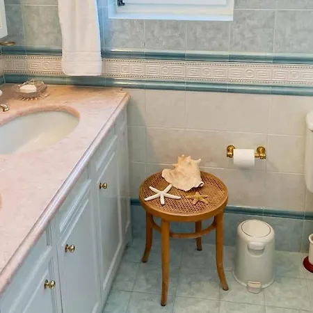 Boutique B&B Sea Views & Breakfast - Suite 1 *