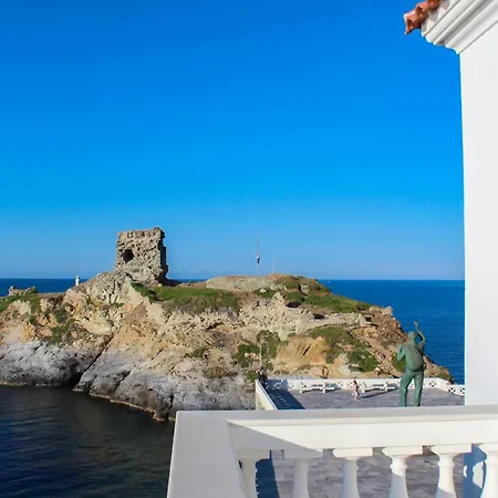 Boutique B&B Sea Views & Breakfast - Suite 1 Ándros